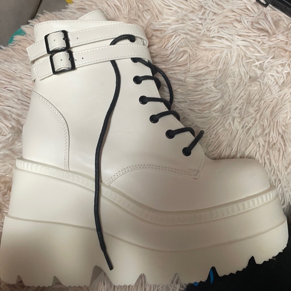 white vegan leather shaker 52 demonias